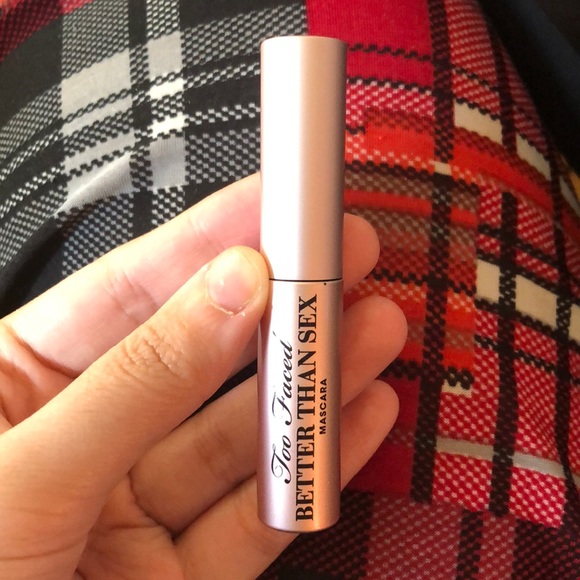 Mascara - Picture 2 of 3